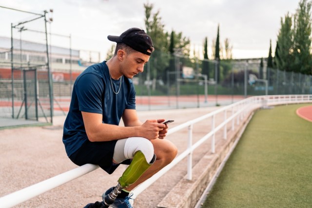 6 Ways Social Media Impacts Athlete Identity