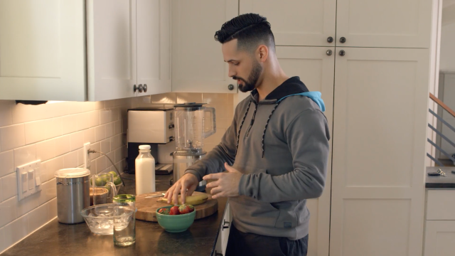 Milk athlete Ariel makes a smoothie recipe using milk thumbnail image