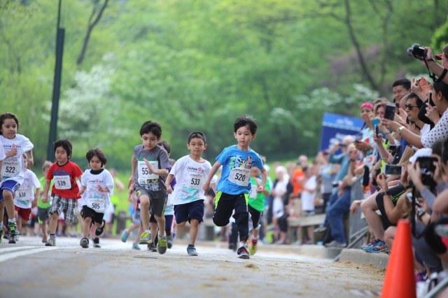 Kids running